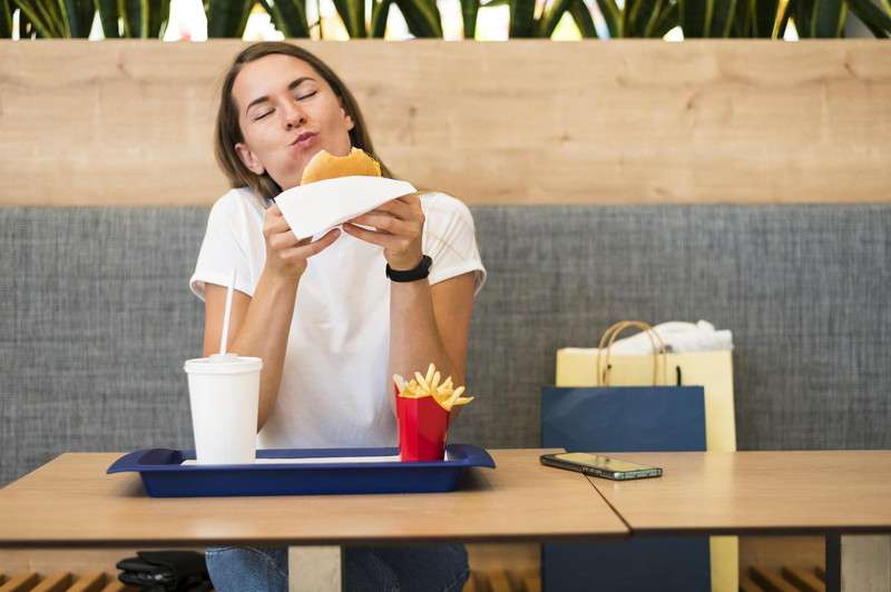 食事がめんどくさい～乱れた食生活が引き起こす問題とは～